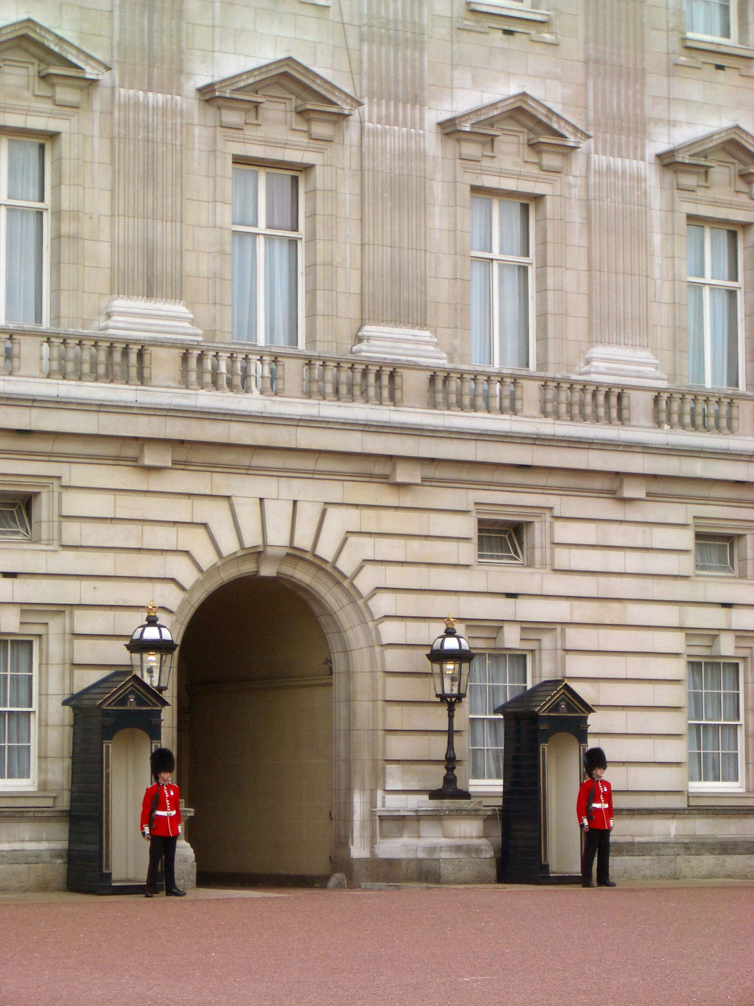 buckinghampalace1.jpg